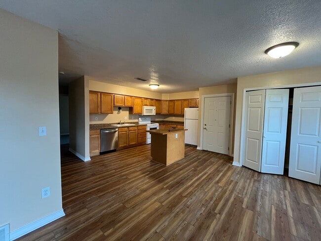 Photo - 886 Wescott Square Unidad 202