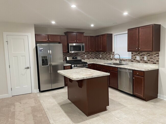 2501 McClouds Sq