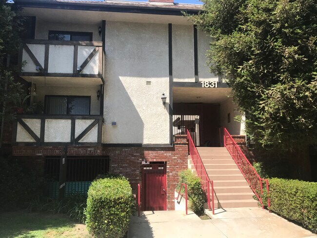 Photo - 1831 Purdue Ave Unidad 205