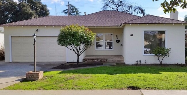 Building Photo - Bright & Breezy 3BR Fresno Retreat!