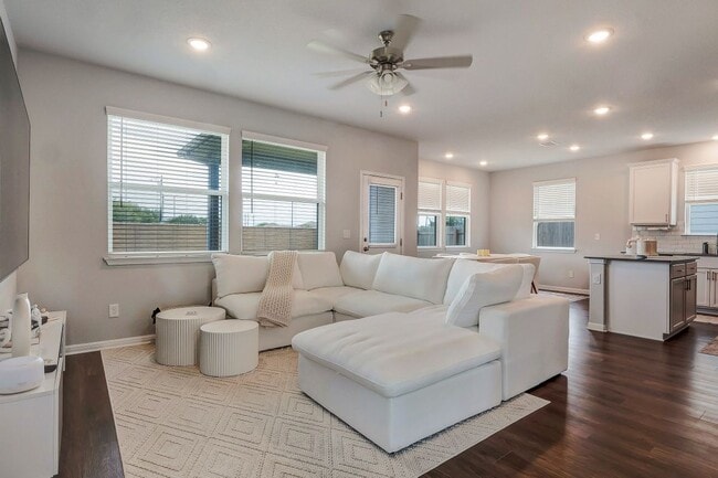 Photo - 6554 Marsh Ln