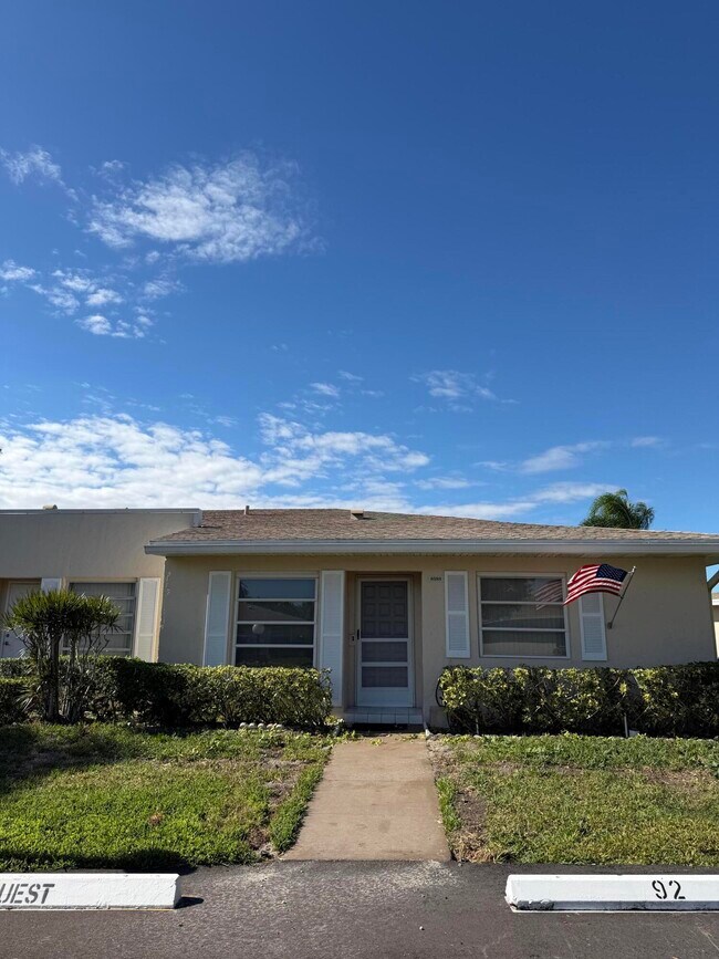 Building Photo - 8588 Bella Vista Dr