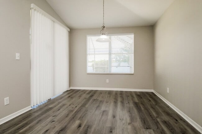 Photo - 1104 Barclay Wood Dr