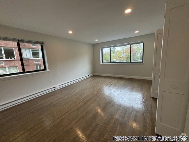 Building Photo - 320 Hammond Pond Pkwy Unit 203 Rental