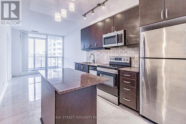 Photo - 2885 Bayview Ave Unit 813