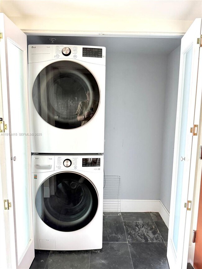 Photo - 31 SE 5th St Unidad 2609