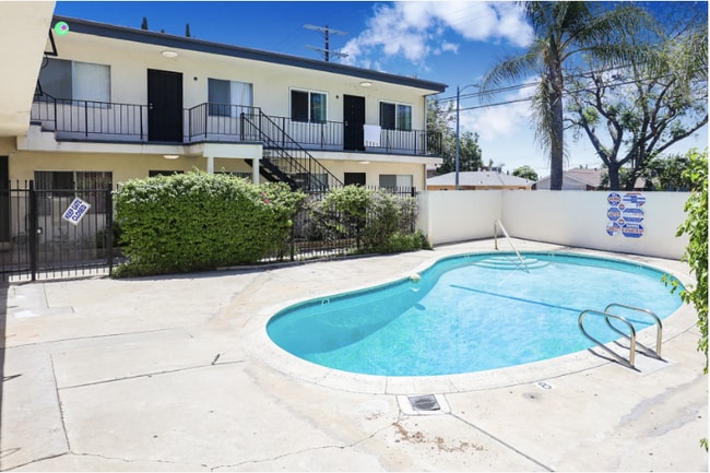 Photo - 13922 Sayre St Unidad 6A