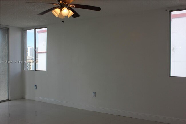 Photo - 800 N Miami Ave Unidad E-908
