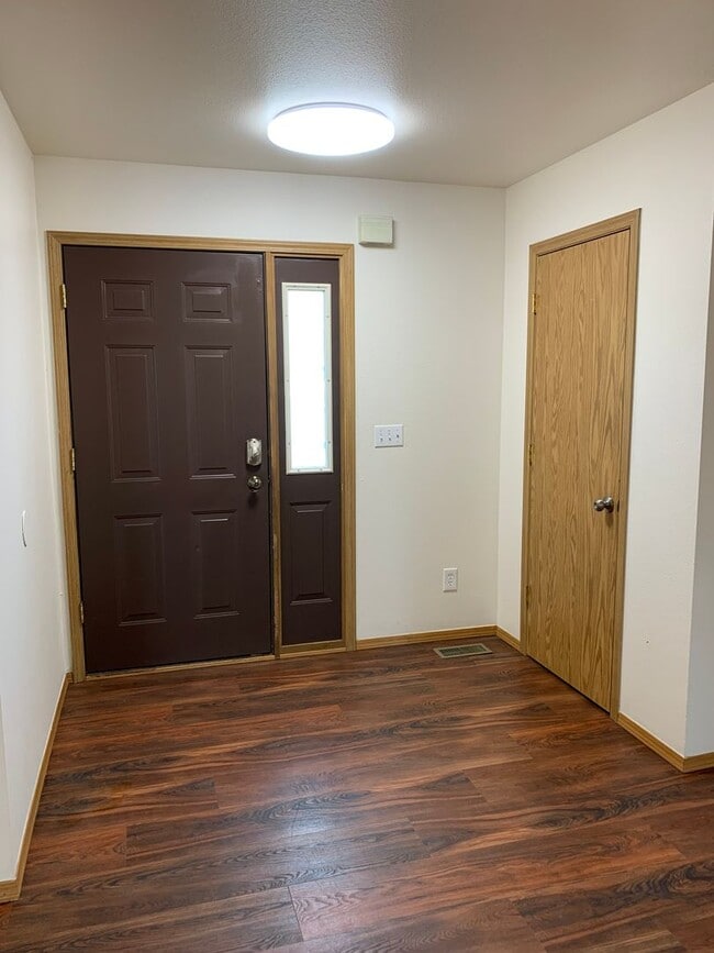 Photo - 3 Bdrm, 1 & 1/2 Ba | Muldoon & Tudor area | AVAILABLE NOW!!