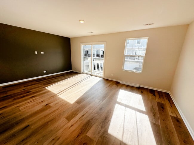 Photo - 208 Goldenrod Dr