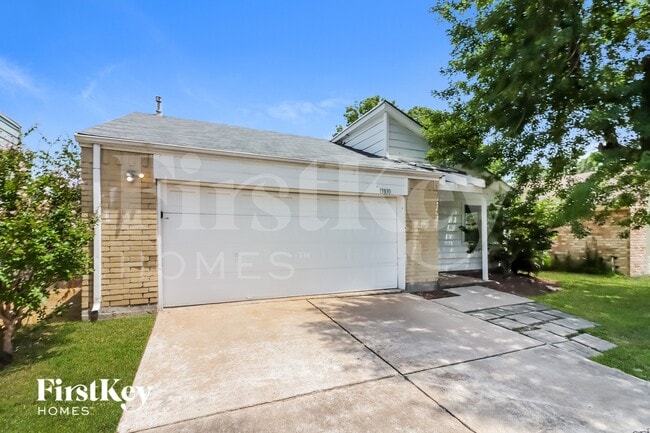 13830 Walnut Hollow Ln
