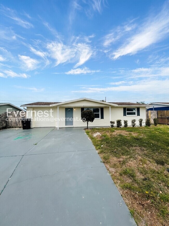 Building Photo - 3749 Beechwood Dr