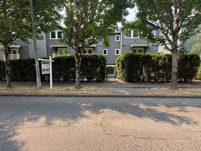 Photo - 1923 42nd Ave E