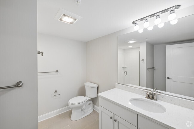 1BR, 1BA - 919SF - Bathroom