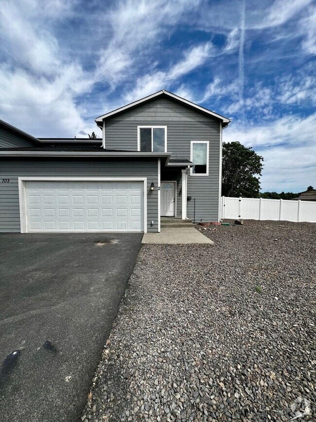 Building Photo - h703 Unit 2 Rental