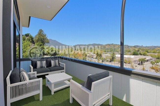 Building Photo - 12 Gomez Way Rental