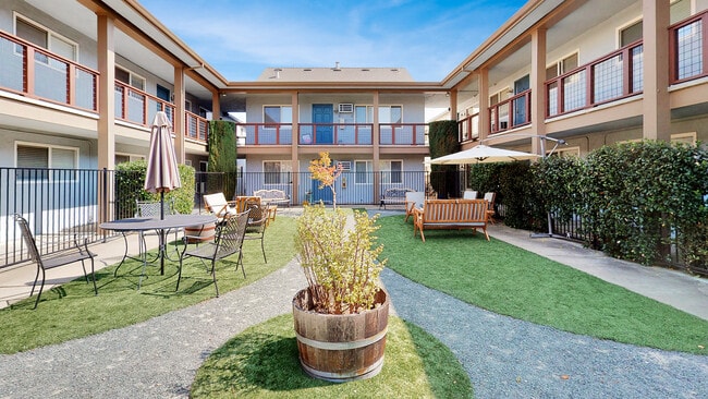 Photo - The Courtyard at Poet's Corner