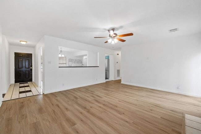 Photo - 805 Sabinas Ct