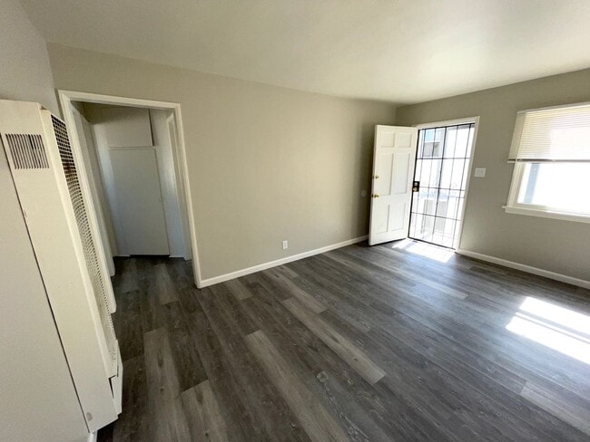 Photo - Nice 1B/1B in South Wrigley available now! Unit 10
