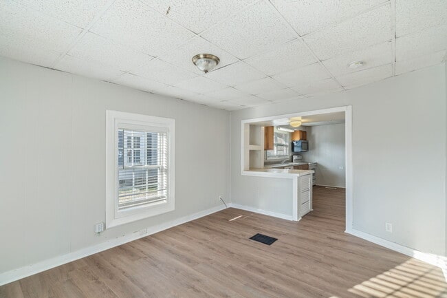 Building Photo - 1869 Beech St SE Rental
