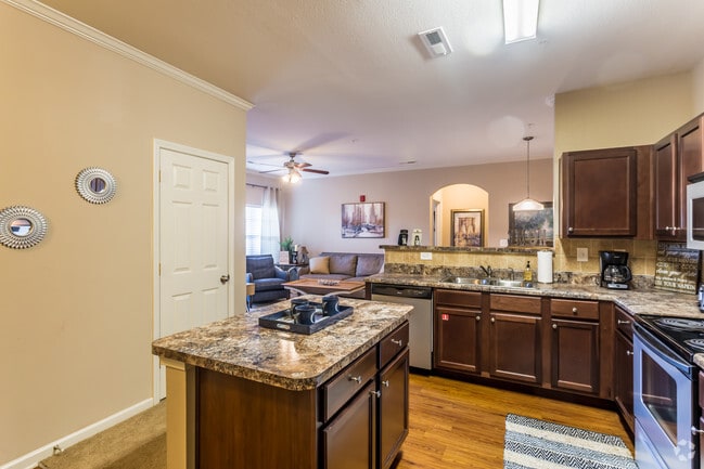 Vintage Creekwood Park Apartments