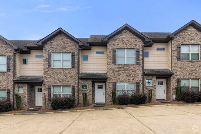 Building Photo - Luxury Townhouse Close Auburn University