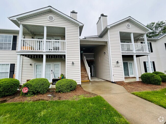 Building Photo - Beautiful Maintenance free 2 bedroom 2 bat... Rental