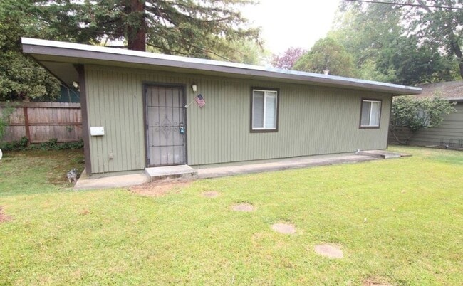 Building Photo - 1221 Unit 1