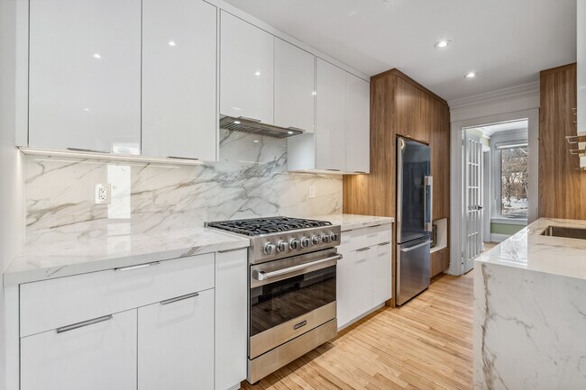 Photo - 254 Cottingham St