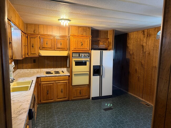 Photo - 2026 Birch Ave