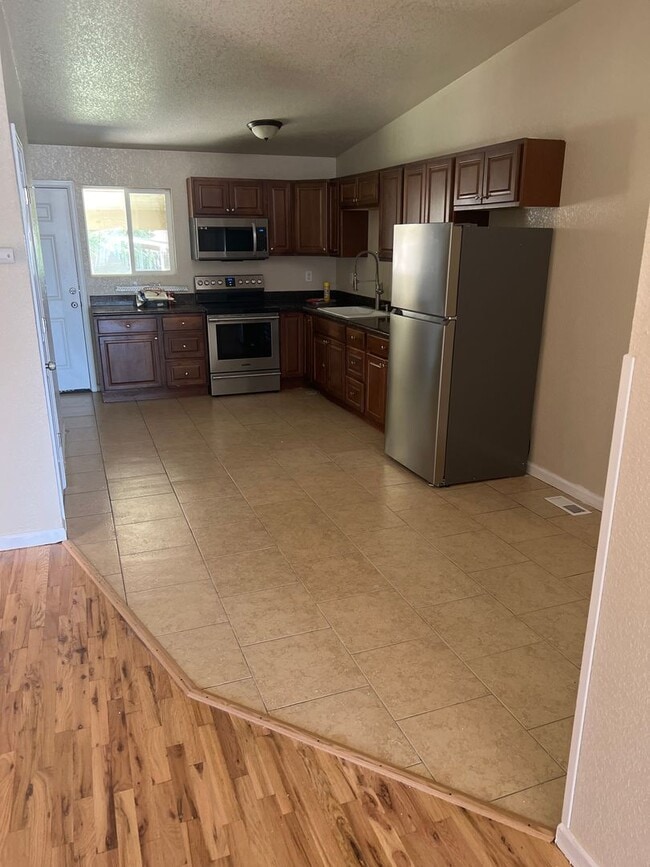 Photo - Great 3 Bedroom 2 Bath unit