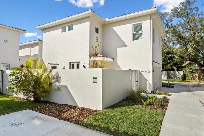 Photo - 1903 W Bristol Ave