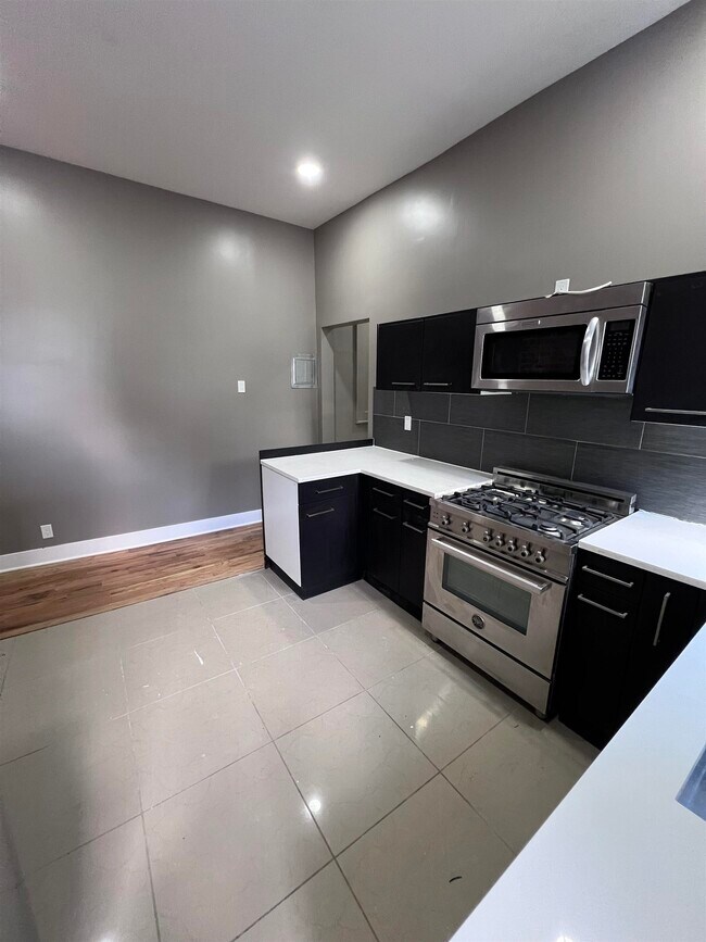 157 Midland Ave Unit 2D