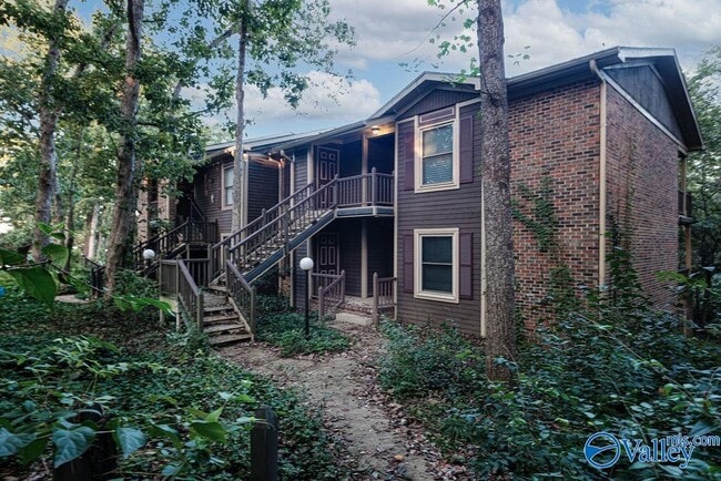 Building Photo - 2092 Woodlawn Dr SW Unit 2092