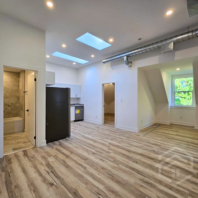 Photo - 15 Elgin St E Unit G