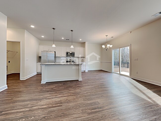 Photo - 623 W Lionel Rd