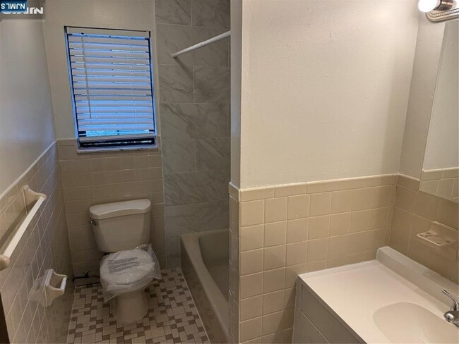 Photo - 252 Collignon Way Unidad 1A