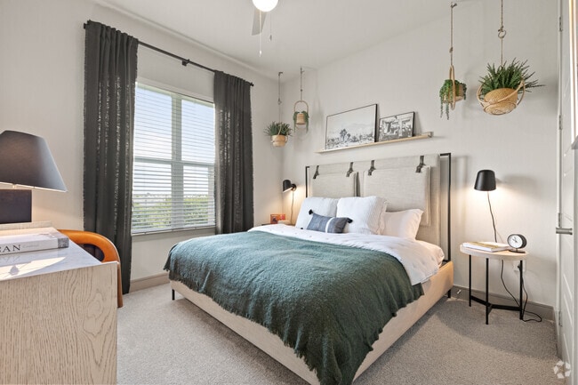 2BR, 2BA - 1,025SF - B1 - Bedroom