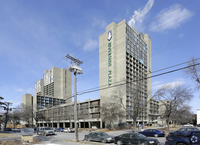 Riverside Plaza