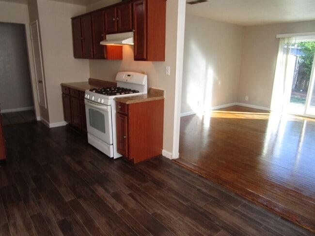 Photo - 1642 Dover Ave