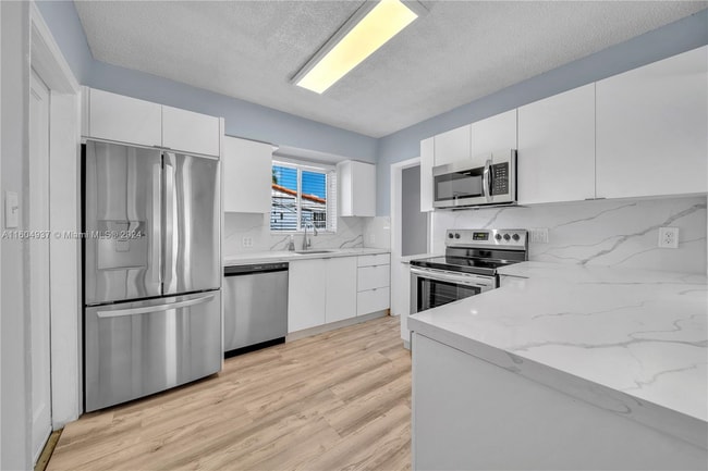 Photo - 2001 SW 37th Ave