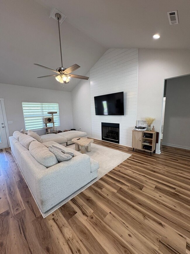 203 Conneway Ct