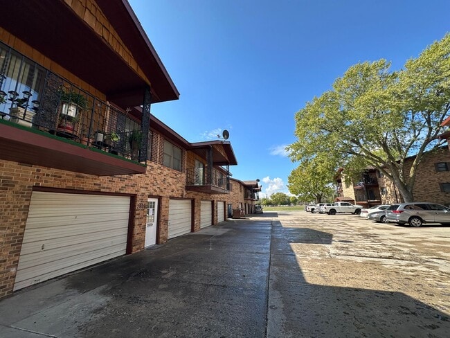 Photo - Charming Home in Fort Dodge - 2805 10th Ave N Unit 2809-12