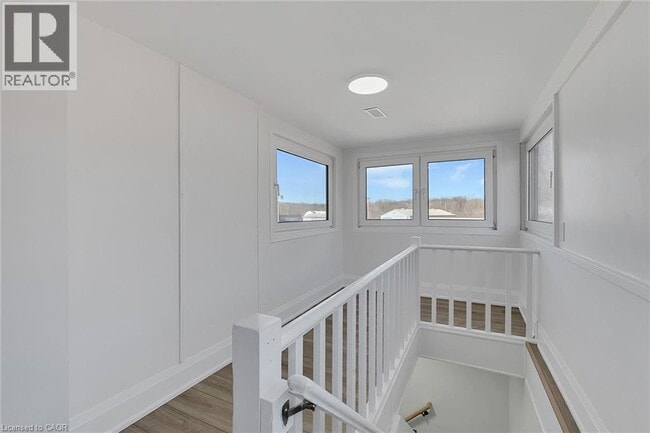 Photo - 581 Lancaster St W Unit 1