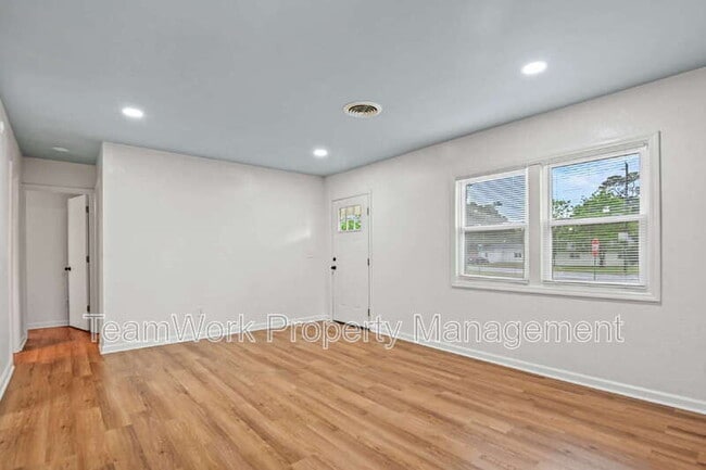 Photo - 3042 Terry Dr