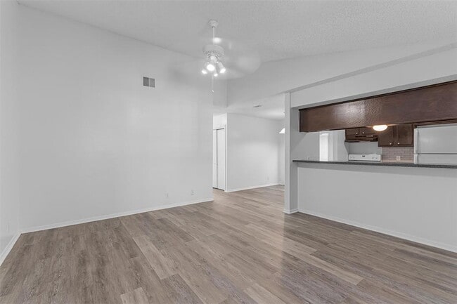 Photo - 8703 Pineridge Dr