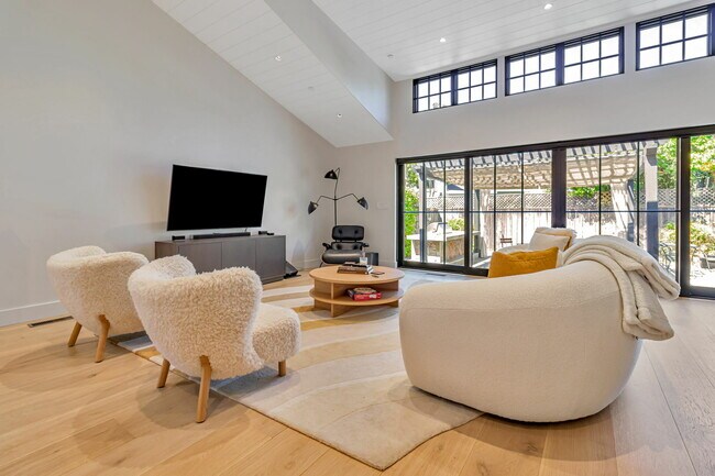 Photo - 721 5th St E Casa