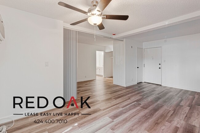 Photo - 8614 Woodley Ave Unidad 117