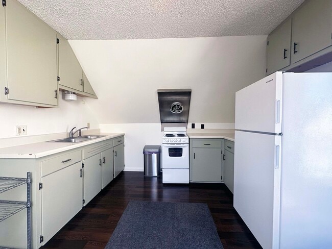 Building Photo - 13 Center St Unit 3