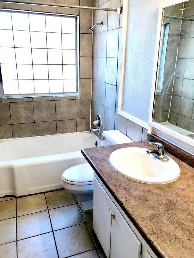Photo - Pre-Leasing - 2 bed 1 bath